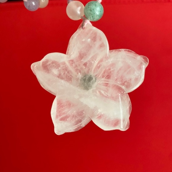 Elegant Multi-coloured Natural Beaded with Carved Floral Pendant Necklace - Picture 7 of 7